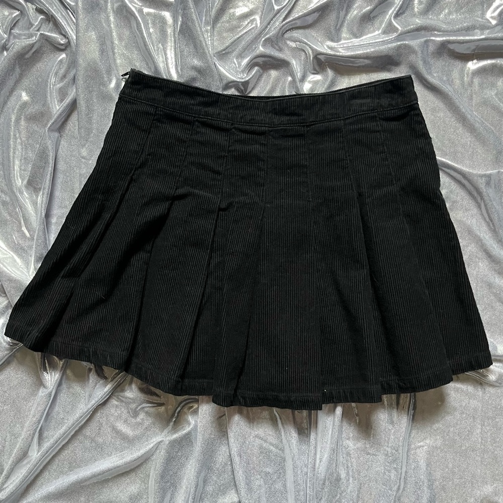 🖤 SOLD 🖤 Black Corduroy Pleated Skirt - Windsor - Size Small 🖤